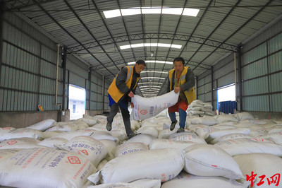 貴州福泉 “一路綠燈”搶運(yùn)化肥，全力保障春耕農(nóng)資供應(yīng)